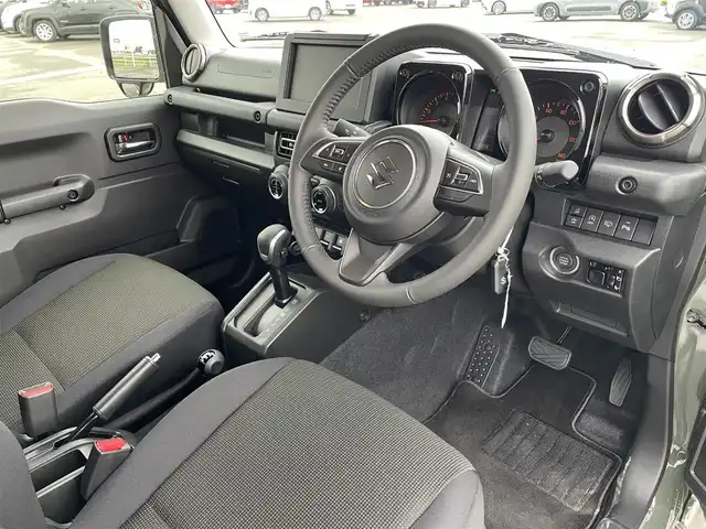 スズキ ジムニー XC 佐賀県 2025(令7)年 0.1万km ジャングルグリーン 登録時走行距離167ｋｍ/セーフティサポート/　・デュアルセンサーブレーキサポート/　・誤発信抑制機能/　・車線逸脱警報機能/　・ふらつき警報機能/　・先行車発進お知らせ機能/　・標識認識機能/　・ハイビームアシスト/ETC/フロアマット/アイドリングストップ/クルーズコントロール/LEDヘッドランプ/オートライト/ヘッドランプウォッシャー/フロントフォグランプ/純正アルミホイール/プライバシーガラス/革巻きステアリングホイール/ステアリングスイッチ/SRSエアバッグ（運転席/助手席/サイド/カーテン）/オートエアコン/スマートキー/プッシュスタート