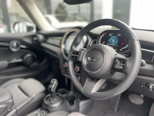 ＭＩＮＩ ＢＭＷ ミニ クーパー エッセンシャルトリム 千葉県 2022(令4)年 1.2万km ベージュ 純正ディスプレイオーディオ/バックカメラ/クルーズコントロール/純正16インチアルミホイール/スマートキー/LEDヘッドライト/アイドリングストップ/ETC