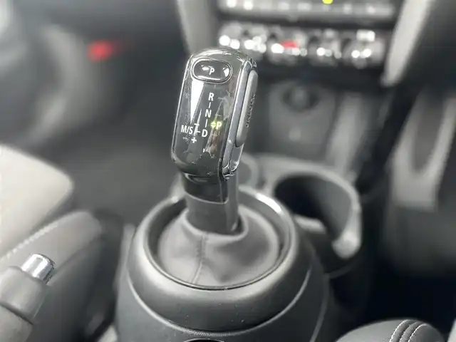 ＭＩＮＩ ＢＭＷ ミニ クーパー エッセンシャルトリム 千葉県 2022(令4)年 1.2万km ベージュ 純正ディスプレイオーディオ/バックカメラ/クルーズコントロール/純正16インチアルミホイール/スマートキー/LEDヘッドライト/アイドリングストップ/ETC