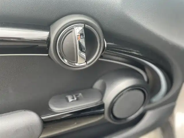 ＭＩＮＩ ＢＭＷ ミニ クーパー エッセンシャルトリム 千葉県 2022(令4)年 1.2万km ベージュ 純正ディスプレイオーディオ/バックカメラ/クルーズコントロール/純正16インチアルミホイール/スマートキー/LEDヘッドライト/アイドリングストップ/ETC