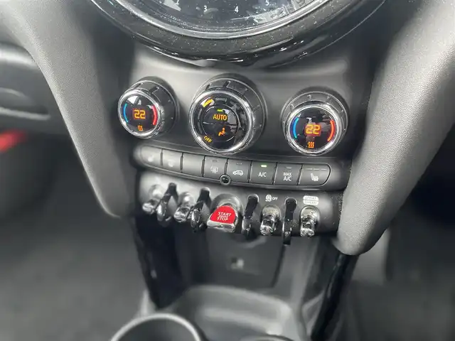 ＭＩＮＩ ＢＭＷ ミニ クーパー エッセンシャルトリム 千葉県 2022(令4)年 1.2万km ベージュ 純正ディスプレイオーディオ/バックカメラ/クルーズコントロール/純正16インチアルミホイール/スマートキー/LEDヘッドライト/アイドリングストップ/ETC