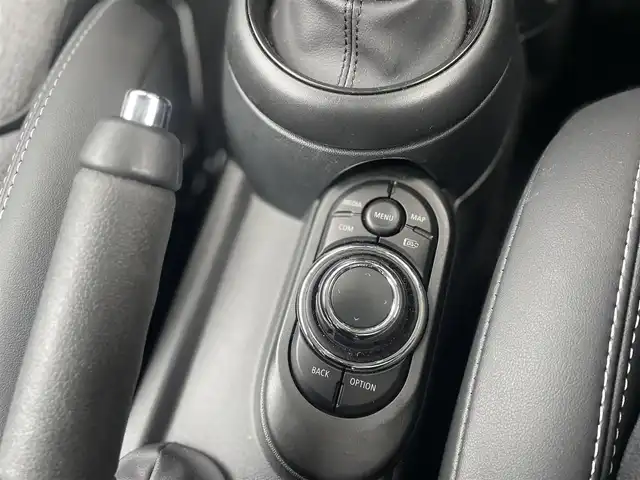 ＭＩＮＩ ＢＭＷ ミニ クーパー エッセンシャルトリム 千葉県 2022(令4)年 1.2万km ベージュ 純正ディスプレイオーディオ/バックカメラ/クルーズコントロール/純正16インチアルミホイール/スマートキー/LEDヘッドライト/アイドリングストップ/ETC