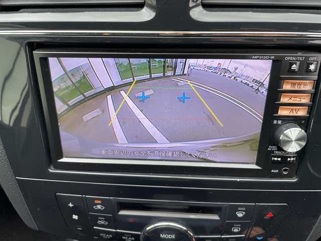 日産 セレナ ハイウェイスター S HV Vエアロ 岐阜県 2013(平25)年 11.4万km ブリリアントシルバー 登録時走行距離113685km/後席モニター/バックカメラ/純正ナビ/フルセグＴＶ/スタッドレスタイヤ４本（社外ＡＷ）/両側パワースライドドア/フロントエアロ/ビルトインＥＴＣ/禁煙車/純正アルミホイール/フロントフォグランプ/社外フロアマット/プッシュスタート/スマートキー/ABS/横滑り防止装置/盗難防止装置/オートライト/ハロゲンヘッドライト/エアバッグ