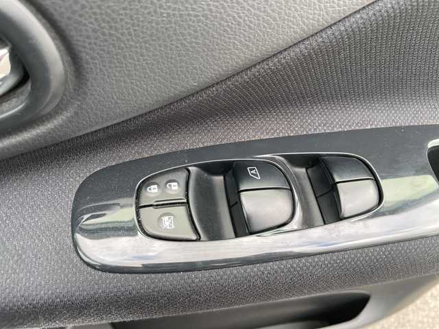 日産 セレナ ハイウェイスター S HV Vエアロ 岐阜県 2013(平25)年 11.4万km ブリリアントシルバー 登録時走行距離113685km/後席モニター/バックカメラ/純正ナビ/フルセグＴＶ/スタッドレスタイヤ４本（社外ＡＷ）/両側パワースライドドア/フロントエアロ/ビルトインＥＴＣ/禁煙車/純正アルミホイール/フロントフォグランプ/社外フロアマット/プッシュスタート/スマートキー/ABS/横滑り防止装置/盗難防止装置/オートライト/ハロゲンヘッドライト/エアバッグ