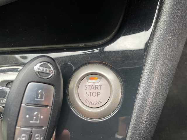 日産 セレナ ハイウェイスター S HV Vエアロ 岐阜県 2013(平25)年 11.4万km ブリリアントシルバー 登録時走行距離113685km/後席モニター/バックカメラ/純正ナビ/フルセグＴＶ/スタッドレスタイヤ４本（社外ＡＷ）/両側パワースライドドア/フロントエアロ/ビルトインＥＴＣ/禁煙車/純正アルミホイール/フロントフォグランプ/社外フロアマット/プッシュスタート/スマートキー/ABS/横滑り防止装置/盗難防止装置/オートライト/ハロゲンヘッドライト/エアバッグ