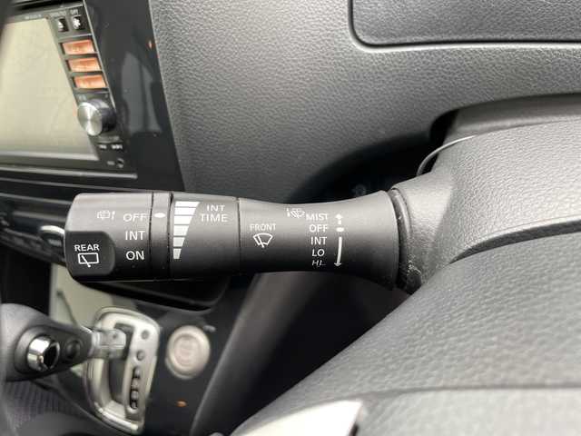 日産 セレナ ハイウェイスター S HV Vエアロ 岐阜県 2013(平25)年 11.4万km ブリリアントシルバー 登録時走行距離113685km/後席モニター/バックカメラ/純正ナビ/フルセグＴＶ/スタッドレスタイヤ４本（社外ＡＷ）/両側パワースライドドア/フロントエアロ/ビルトインＥＴＣ/禁煙車/純正アルミホイール/フロントフォグランプ/社外フロアマット/プッシュスタート/スマートキー/ABS/横滑り防止装置/盗難防止装置/オートライト/ハロゲンヘッドライト/エアバッグ