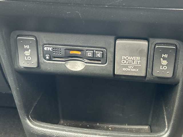 ホンダ Ｎ ＢＯＸ G SSパッケージ 千葉県 2017(平29)年 8.9万km プレミアムアイボリーP ナビＶＸＭ－１７４ＶＦＸｉ　バックカメラ　両側パワースライドドア　ＣＴＢＡ　ビルトインＥＴＣ　ドラレコ　ＵＳＢ　シートバックテーブル　ＨＩＤ　オートライト　フロアマット　ドアバイザー　スマートキー/ワンオーナー/両側パワースライドドア/純正オプションモデューロ14インチアルミ/純正ディーラーナビ/バックカメラ/フルセグTV/Bluetooth/シートヒーター（運転席・助手席）/HIDヘッドライト/オートライト/ビルトインETC/新車保証書/取扱説明書/スペアキー