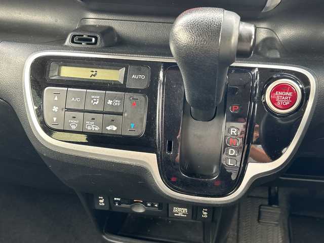 ホンダ Ｎ ＢＯＸ G SSパッケージ 千葉県 2017(平29)年 8.9万km プレミアムアイボリーP ナビＶＸＭ－１７４ＶＦＸｉ　バックカメラ　両側パワースライドドア　ＣＴＢＡ　ビルトインＥＴＣ　ドラレコ　ＵＳＢ　シートバックテーブル　ＨＩＤ　オートライト　フロアマット　ドアバイザー　スマートキー/ワンオーナー/両側パワースライドドア/純正オプションモデューロ14インチアルミ/純正ディーラーナビ/バックカメラ/フルセグTV/Bluetooth/シートヒーター（運転席・助手席）/HIDヘッドライト/オートライト/ビルトインETC/新車保証書/取扱説明書/スペアキー