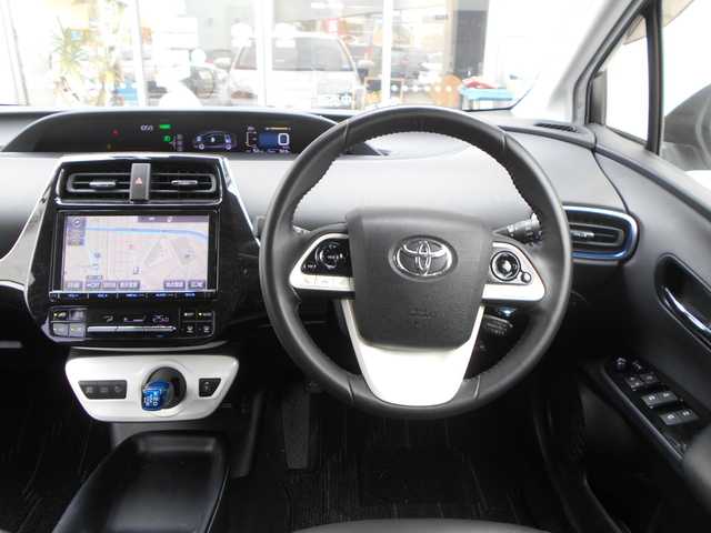 トヨタ プリウス S ツーリングセレクション 愛知県 2016(平28)年 4.8万km ホワイトパールクリスタルシャイン TRDエアロ&マフラー/TOM’S17インチアルミ/トヨタセーフティセンス/PCSAHBLDA/レーダークルーズ/純正9インチSDナビ・DVD/Bluetooth/フルセグテレビ/バックカメラ/ビルトインETC/ドライブレコーダー/F席シートヒーター/スマートキー２個/プッシュスタート