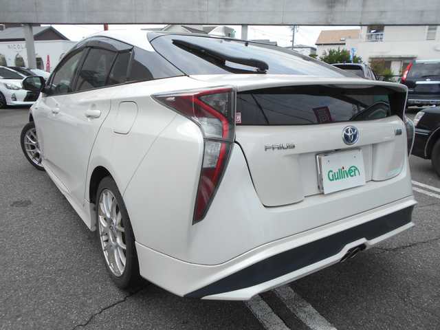 トヨタ プリウス S ツーリングセレクション 愛知県 2016(平28)年 4.8万km ホワイトパールクリスタルシャイン TRDエアロ&マフラー/TOM’S17インチアルミ/トヨタセーフティセンス/PCSAHBLDA/レーダークルーズ/純正9インチSDナビ・DVD/Bluetooth/フルセグテレビ/バックカメラ/ビルトインETC/ドライブレコーダー/F席シートヒーター/スマートキー２個/プッシュスタート