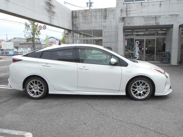 トヨタ プリウス S ツーリングセレクション 愛知県 2016(平28)年 4.8万km ホワイトパールクリスタルシャイン TRDエアロ&マフラー/TOM’S17インチアルミ/トヨタセーフティセンス/PCSAHBLDA/レーダークルーズ/純正9インチSDナビ・DVD/Bluetooth/フルセグテレビ/バックカメラ/ビルトインETC/ドライブレコーダー/F席シートヒーター/スマートキー２個/プッシュスタート