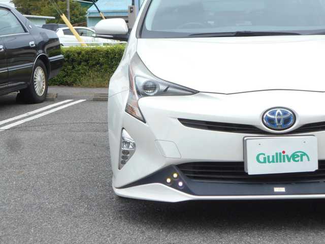 トヨタ プリウス S ツーリングセレクション 愛知県 2016(平28)年 4.8万km ホワイトパールクリスタルシャイン TRDエアロ&マフラー/TOM’S17インチアルミ/トヨタセーフティセンス/PCSAHBLDA/レーダークルーズ/純正9インチSDナビ・DVD/Bluetooth/フルセグテレビ/バックカメラ/ビルトインETC/ドライブレコーダー/F席シートヒーター/スマートキー２個/プッシュスタート