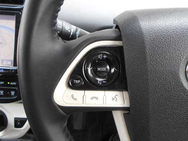 トヨタ プリウス S ツーリングセレクション 愛知県 2016(平28)年 4.8万km ホワイトパールクリスタルシャイン TRDエアロ&マフラー/TOM’S17インチアルミ/トヨタセーフティセンス/PCSAHBLDA/レーダークルーズ/純正9インチSDナビ・DVD/Bluetooth/フルセグテレビ/バックカメラ/ビルトインETC/ドライブレコーダー/F席シートヒーター/スマートキー２個/プッシュスタート