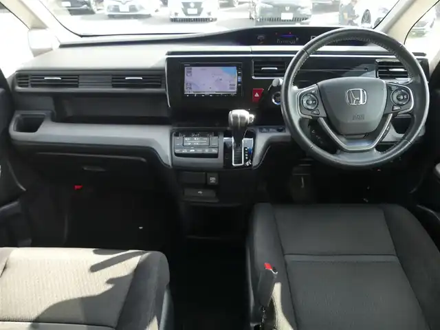 ホンダ ステップワゴン スパーダ ホンダセンシング 千葉県 2018(平30)年 5.7万km プレミアムスパークルブラックパール ホンダセンシング/・衝突軽減ブレーキ（CMBS）/・車線維持支援システム（LKAS）/・アダプティブクルーズコントロール（ACC）/・後方誤発進抑制機能/・誤発進抑制機能/両側パワースライドドア/純正メモリーナビ/地デジTV/【DVD/CD再生機能　Bluetooth接続】/バックカメラ/フリップダウンモニター/革巻きステアリング/ステアリングスイッチ/ETC/LEDヘッドライト/フォグライト/ウインカーミラー/スマートキー