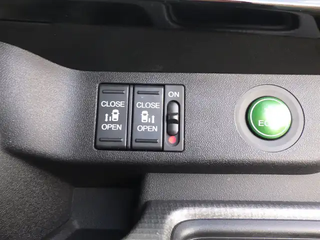 ホンダ ステップワゴン スパーダ ホンダセンシング 千葉県 2018(平30)年 5.7万km プレミアムスパークルブラックパール ホンダセンシング/・衝突軽減ブレーキ（CMBS）/・車線維持支援システム（LKAS）/・アダプティブクルーズコントロール（ACC）/・後方誤発進抑制機能/・誤発進抑制機能/両側パワースライドドア/純正メモリーナビ/地デジTV/【DVD/CD再生機能　Bluetooth接続】/バックカメラ/フリップダウンモニター/革巻きステアリング/ステアリングスイッチ/ETC/LEDヘッドライト/フォグライト/ウインカーミラー/スマートキー
