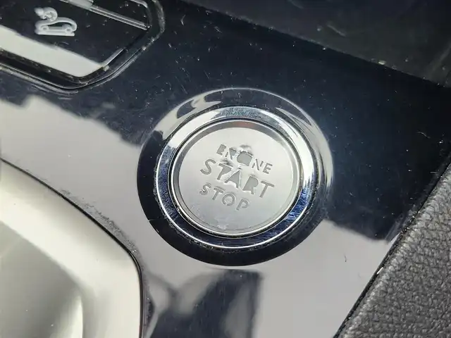 プジョー ５００８ GT ブルーHDi 愛知県 2019(平31)年 9.2万km 白 ワンオーナー/ディーゼルターボ/パノラミックサンルーフ/パークアシスト/アクティブセーフティブレーキ/レーンキープアシスト/アクティブブラインドスポットモニター/アクティブクルーズコントロール/ドライバーアテンションアラート/アドバンスドグリップコントロール/純正8インチディスプレイ/　　・Bluetooth/Applecarplay/androidauto/フロントカメラ/サイドカメラ（左側）/バックカメラ/ドライブレコーダー/ETC/革巻きステアリング/ステアリングリモコン/パドルシフト/ハーフレザーシート/パワーシート/シートポジションメモリ機能/シートヒーター/パワーバックドア/ルーフレール/純正LEDヘッドライト/フォグランプ/純正18インチアルミホイール/取扱説明書/保証書/スペアキー