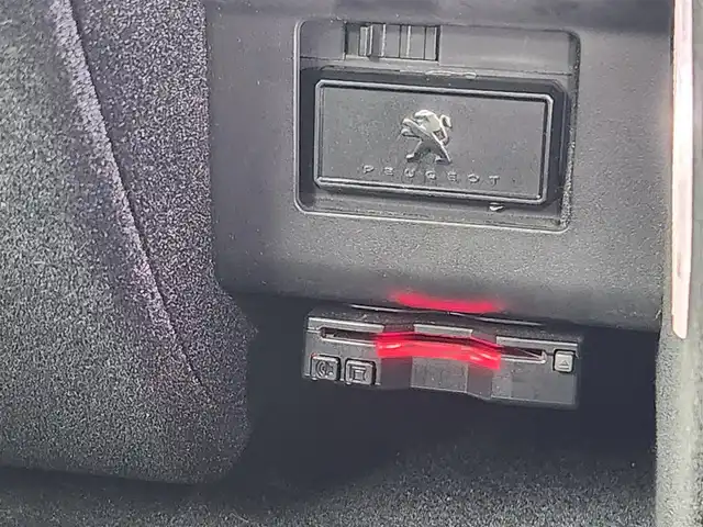 プジョー ５００８ GT ブルーHDi 愛知県 2019(平31)年 9.2万km 白 ワンオーナー/ディーゼルターボ/パノラミックサンルーフ/パークアシスト/アクティブセーフティブレーキ/レーンキープアシスト/アクティブブラインドスポットモニター/アクティブクルーズコントロール/ドライバーアテンションアラート/アドバンスドグリップコントロール/純正8インチディスプレイ/　　・Bluetooth/Applecarplay/androidauto/フロントカメラ/サイドカメラ（左側）/バックカメラ/ドライブレコーダー/ETC/革巻きステアリング/ステアリングリモコン/パドルシフト/ハーフレザーシート/パワーシート/シートポジションメモリ機能/シートヒーター/パワーバックドア/ルーフレール/純正LEDヘッドライト/フォグランプ/純正18インチアルミホイール/取扱説明書/保証書/スペアキー