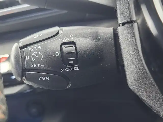 プジョー ５００８ GT ブルーHDi 愛知県 2019(平31)年 9.2万km 白 ワンオーナー/ディーゼルターボ/パノラミックサンルーフ/パークアシスト/アクティブセーフティブレーキ/レーンキープアシスト/アクティブブラインドスポットモニター/アクティブクルーズコントロール/ドライバーアテンションアラート/アドバンスドグリップコントロール/純正8インチディスプレイ/　　・Bluetooth/Applecarplay/androidauto/フロントカメラ/サイドカメラ（左側）/バックカメラ/ドライブレコーダー/ETC/革巻きステアリング/ステアリングリモコン/パドルシフト/ハーフレザーシート/パワーシート/シートポジションメモリ機能/シートヒーター/パワーバックドア/ルーフレール/純正LEDヘッドライト/フォグランプ/純正18インチアルミホイール/取扱説明書/保証書/スペアキー