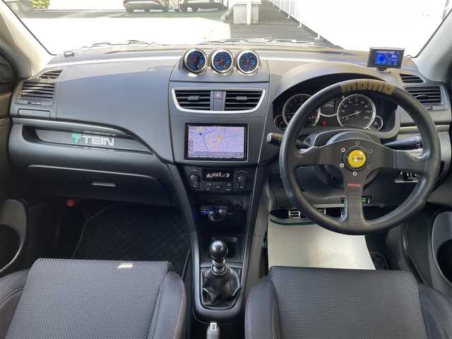 スズキ スイフト スポーツ 和歌山県 2014(平26)年 6.4万km チャンピオンイエロー 社外ナビ/（AM/FM/フルセグTV/USB/DVD/Bluetooth/SD/HDMI）/6MT/3連メーター/社外レーダー/TEIN FDFC車高調/カーボンボンネット/カーボングリル/カーボンリアウィング/フルエアロ/Greddyフロントリップスポイラー/mseマフラー/ADVANRacing　RSII17インチホイール/momoハンドル/スマホ連動ドライブレコーダー/フォグランプ/プッシュスタート/純正マット/取扱説明書/保証書/純正　フロントグリル/ハンドル有