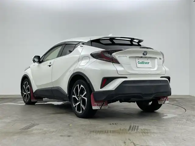 トヨタ Ｃ－ＨＲ G 岡山県 2017(平29)年 5.4万km ホワイトパールクリスタルシャイン 純正SDナビ/型番：NSZT-W66T/　・バックカメラ/　・FM/AM/Bluetooth/フルセグ/CD/DVD/ハーフレザーシート/・前席シートヒーター/トヨタセーフティーセンス/・プリクラッシュセーフティ/・レーンディパーチャーアラート/・オートマチックハイビーム/・レーダークルーズコントロール/・コーナーセンサー/ブラインドスポットモニター/エアロ（フロント）/ETC/オートブレーキホールド/TVキャンセラー/LEDヘッドライト/純正18インチアルミ/ドアバイザー