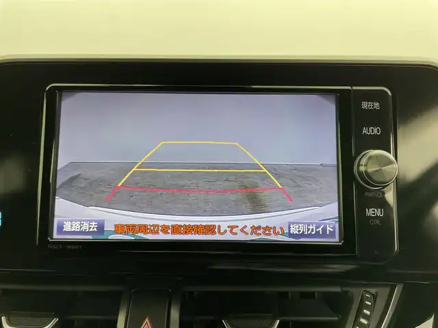 トヨタ Ｃ－ＨＲ G 岡山県 2017(平29)年 5.4万km ホワイトパールクリスタルシャイン 純正SDナビ/型番：NSZT-W66T/　・バックカメラ/　・FM/AM/Bluetooth/フルセグ/CD/DVD/ハーフレザーシート/・前席シートヒーター/トヨタセーフティーセンス/・プリクラッシュセーフティ/・レーンディパーチャーアラート/・オートマチックハイビーム/・レーダークルーズコントロール/・コーナーセンサー/ブラインドスポットモニター/エアロ（フロント）/ETC/オートブレーキホールド/TVキャンセラー/LEDヘッドライト/純正18インチアルミ/ドアバイザー