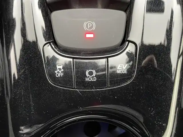 トヨタ Ｃ－ＨＲ G 岡山県 2017(平29)年 5.4万km ホワイトパールクリスタルシャイン 純正SDナビ/型番：NSZT-W66T/　・バックカメラ/　・FM/AM/Bluetooth/フルセグ/CD/DVD/ハーフレザーシート/・前席シートヒーター/トヨタセーフティーセンス/・プリクラッシュセーフティ/・レーンディパーチャーアラート/・オートマチックハイビーム/・レーダークルーズコントロール/・コーナーセンサー/ブラインドスポットモニター/エアロ（フロント）/ETC/オートブレーキホールド/TVキャンセラー/LEDヘッドライト/純正18インチアルミ/ドアバイザー