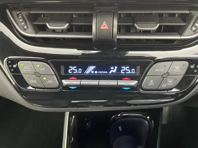 トヨタ Ｃ－ＨＲ G 岡山県 2017(平29)年 5.4万km ホワイトパールクリスタルシャイン 純正SDナビ/型番：NSZT-W66T/　・バックカメラ/　・FM/AM/Bluetooth/フルセグ/CD/DVD/ハーフレザーシート/・前席シートヒーター/トヨタセーフティーセンス/・プリクラッシュセーフティ/・レーンディパーチャーアラート/・オートマチックハイビーム/・レーダークルーズコントロール/・コーナーセンサー/ブラインドスポットモニター/エアロ（フロント）/ETC/オートブレーキホールド/TVキャンセラー/LEDヘッドライト/純正18インチアルミ/ドアバイザー