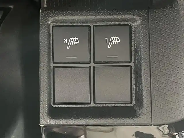 ダイハツ タント カスタム RS 鹿児島県 2024(令6)年 1.5万km クロムグレーメタリック 禁煙車/社外ナビ（Bluetooth/フルセグTV/CD・DVD）/バックカメラ/ハーフレザーシート/両側パワースライドドア/スマートアシスト/電動パーキングブレーキ/オートブレーキホールド/ＥＴＣ/電格ミラー/フォグランプ/ＬＥＤヘッドライト/オートライト/オートマチックハイビーム/本革巻きステアリング/ドアバイザー/純正１５インチアルミホイール/スマートキー/プッシュスタート