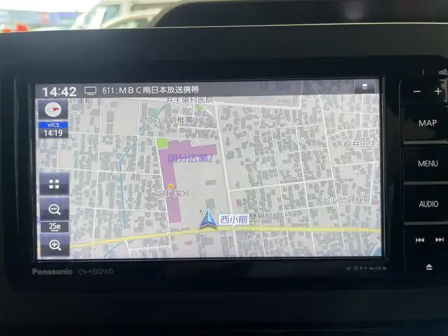 ダイハツ タント カスタム RS 鹿児島県 2024(令6)年 1.5万km クロムグレーメタリック 禁煙車/社外ナビ（Bluetooth/フルセグTV/CD・DVD）/バックカメラ/ハーフレザーシート/両側パワースライドドア/スマートアシスト/電動パーキングブレーキ/オートブレーキホールド/ＥＴＣ/電格ミラー/フォグランプ/ＬＥＤヘッドライト/オートライト/オートマチックハイビーム/本革巻きステアリング/ドアバイザー/純正１５インチアルミホイール/スマートキー/プッシュスタート