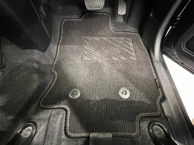 ダイハツ タント カスタム RS 鹿児島県 2024(令6)年 1.5万km クロムグレーメタリック 禁煙車/社外ナビ（Bluetooth/フルセグTV/CD・DVD）/バックカメラ/ハーフレザーシート/両側パワースライドドア/スマートアシスト/電動パーキングブレーキ/オートブレーキホールド/ＥＴＣ/電格ミラー/フォグランプ/ＬＥＤヘッドライト/オートライト/オートマチックハイビーム/本革巻きステアリング/ドアバイザー/純正１５インチアルミホイール/スマートキー/プッシュスタート