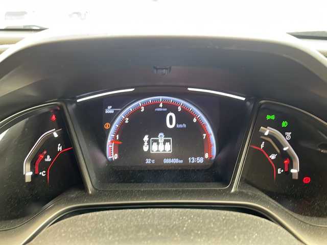 ホンダ シビック ハッチバック ホンダセンシング 岐阜県 2019(令1)年 8.9万km ルナシルバーM ワンオーナー/ホンダセンシング/純正SDナビ/フルセグTV/Bluetooth/バックカメラ/レカロシート/前席シートヒーター/アイドリングストップ/トノカバー/電子パーキングブレーキ/オートホールド/スマートキー/プッシュスタート/保証書/取扱説明書/スペアキー