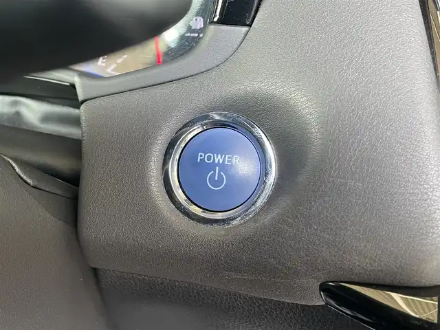 トヨタ クラウン ハイブリッド RS アドバンス 千葉県 2020(令2)年 8.2万km ホワイトパールクリスタルシャイン 黒レザーシート/純正メーカーオプションSDナビ/・CD/DVD/MSV/Bluetooth/フルセグTV/パノラミックビューカメラ/デジタルインナーミラー/パーキングアシスト/トヨタセーフティーセンス/・プリクラッシュセーフティー/・レーンディパーチャーアラート/・パーキングサポートブレーキ/・リヤクロストラフィックアラート/・ロードサインアシスト/・ブラインドスポットモニター/・リヤカメラディテクション/・アダプティブクルーズコントロール/・オートマチックハイビーム/前席パワーシート/前席シートヒーター/前席シートベンチレーション/ステアリングヒーター/スマートキー/前後コーナーセンサー/トランクイージークローザー/ヘッドアップディスプレイ/パドルシフト/純正18インチアルミホイール/純正LEDヘッドライト/フォグランプ/社外前後ドライブレコーダー/ビルトインETC2.0/ドアバイザー/サイド＆カーテンエアバッグ/取扱説明書