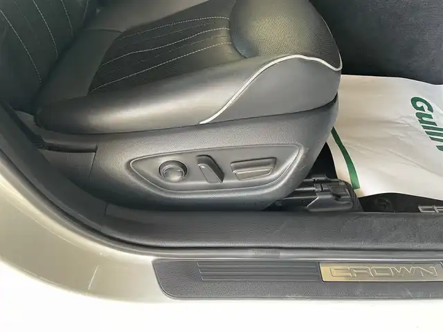 トヨタ クラウン ハイブリッド RS アドバンス 千葉県 2020(令2)年 8.2万km ホワイトパールクリスタルシャイン 黒レザーシート/純正メーカーオプションSDナビ/・CD/DVD/MSV/Bluetooth/フルセグTV/パノラミックビューカメラ/デジタルインナーミラー/パーキングアシスト/トヨタセーフティーセンス/・プリクラッシュセーフティー/・レーンディパーチャーアラート/・パーキングサポートブレーキ/・リヤクロストラフィックアラート/・ロードサインアシスト/・ブラインドスポットモニター/・リヤカメラディテクション/・アダプティブクルーズコントロール/・オートマチックハイビーム/前席パワーシート/前席シートヒーター/前席シートベンチレーション/ステアリングヒーター/スマートキー/前後コーナーセンサー/トランクイージークローザー/ヘッドアップディスプレイ/パドルシフト/純正18インチアルミホイール/純正LEDヘッドライト/フォグランプ/社外前後ドライブレコーダー/ビルトインETC2.0/ドアバイザー/サイド＆カーテンエアバッグ/取扱説明書