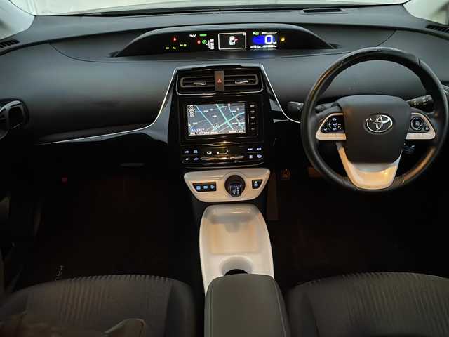 トヨタ プリウス A 岩手県 2016(平28)年 14.6万km グレーメタリック ４ＷＤ　寒冷地仕様　ＳＤナビ　ＢＴ　ＣＤ　ＤＶＤ　バックＣ　オートＬＥＤライト　オートマチックハイビーム　ビルトインＥＴＣ　パーキングアシスト　クルーズコントロール　前後コーナーセンサー　スマートキー