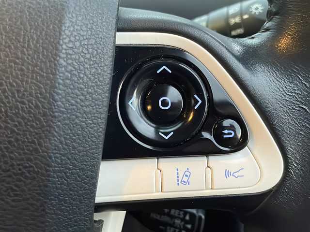 トヨタ プリウス A 岩手県 2016(平28)年 14.6万km グレーメタリック ４ＷＤ　寒冷地仕様　ＳＤナビ　ＢＴ　ＣＤ　ＤＶＤ　バックＣ　オートＬＥＤライト　オートマチックハイビーム　ビルトインＥＴＣ　パーキングアシスト　クルーズコントロール　前後コーナーセンサー　スマートキー