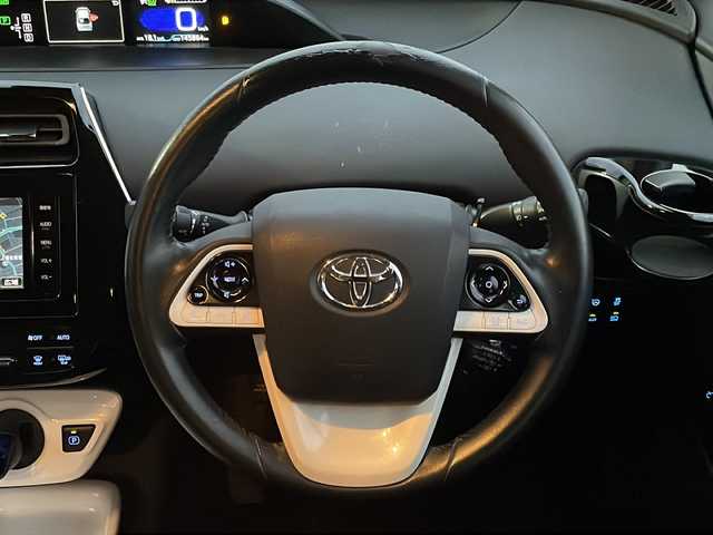 トヨタ プリウス A 岩手県 2016(平28)年 14.6万km グレーメタリック ４ＷＤ　寒冷地仕様　ＳＤナビ　ＢＴ　ＣＤ　ＤＶＤ　バックＣ　オートＬＥＤライト　オートマチックハイビーム　ビルトインＥＴＣ　パーキングアシスト　クルーズコントロール　前後コーナーセンサー　スマートキー