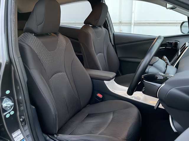 トヨタ プリウス A 岩手県 2016(平28)年 14.6万km グレーメタリック ４ＷＤ　寒冷地仕様　ＳＤナビ　ＢＴ　ＣＤ　ＤＶＤ　バックＣ　オートＬＥＤライト　オートマチックハイビーム　ビルトインＥＴＣ　パーキングアシスト　クルーズコントロール　前後コーナーセンサー　スマートキー