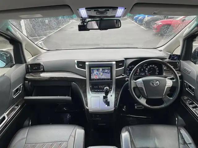 トヨタ ヴェルファイア 2．4Z Gエディション 長崎県 2013(平25)年 9.6万km パール 純正メモリナビ/CD/DVD/BT/フルセグTV/バックカメラ/純正フリップダウンモニター/両側パワースライドドア/クルーズコントロール/革調シートカバー/前席パワーシート/D席メモリーシート/モデリスタエアロ/パワーバックドア/ドライブレコーダー前後/社外レーダー/室内灯LEDヘッドライト/LEDヘッドライト/純正AW積み込み