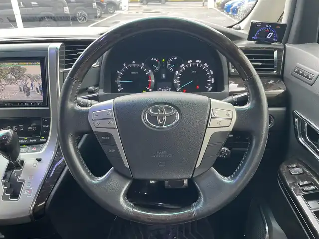 トヨタ ヴェルファイア 2．4Z Gエディション 長崎県 2013(平25)年 9.6万km パール 純正メモリナビ/CD/DVD/BT/フルセグTV/バックカメラ/純正フリップダウンモニター/両側パワースライドドア/クルーズコントロール/革調シートカバー/前席パワーシート/D席メモリーシート/モデリスタエアロ/パワーバックドア/ドライブレコーダー前後/社外レーダー/室内灯LEDヘッドライト/LEDヘッドライト/純正AW積み込み