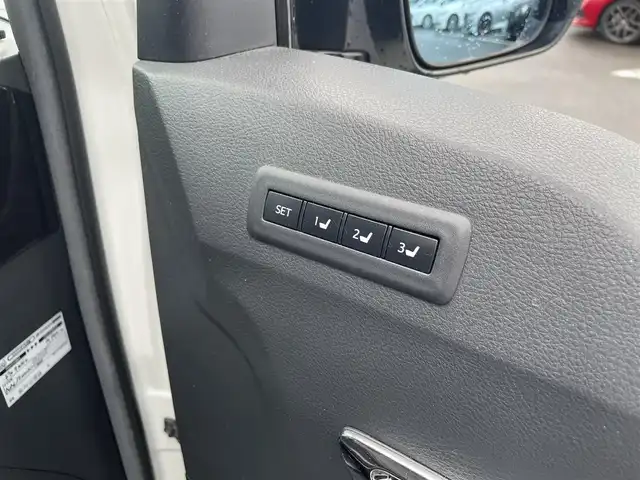 トヨタ ヴェルファイア 2．4Z Gエディション 長崎県 2013(平25)年 9.6万km パール 純正メモリナビ/CD/DVD/BT/フルセグTV/バックカメラ/純正フリップダウンモニター/両側パワースライドドア/クルーズコントロール/革調シートカバー/前席パワーシート/D席メモリーシート/モデリスタエアロ/パワーバックドア/ドライブレコーダー前後/社外レーダー/室内灯LEDヘッドライト/LEDヘッドライト/純正AW積み込み