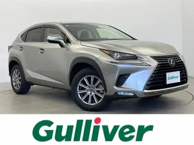 レクサス ＮＸ 300h 富山県 2018(平30)年 4.8万km ソニックチタニウム 純正10.3インチナビ/（AM/FM/CD/DVD/SD/AUX/USB/BT）/フルセグTV/パノラミックビューモニター/衝突被害軽減ブレーキ/アダプティブクルーズコントロール/レーンキープアシスト/ブラインドスポットモニター/オートマチックハイビーム/LEDヘッドライト/クリアランスソナー/電動リアゲート/前席パワーシート/ビルトインETC2.0/ドライブレコーダー/パドルシフト/ステアリングリモコン/スマートキー×２/プッシュスタート/アイドリングストップ/純正フロアマット/取扱説明書/保証書
