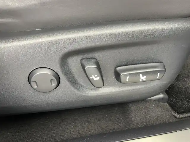 レクサス ＮＸ 300h 富山県 2018(平30)年 4.8万km ソニックチタニウム 純正10.3インチナビ/（AM/FM/CD/DVD/SD/AUX/USB/BT）/フルセグTV/パノラミックビューモニター/衝突被害軽減ブレーキ/アダプティブクルーズコントロール/レーンキープアシスト/ブラインドスポットモニター/オートマチックハイビーム/LEDヘッドライト/クリアランスソナー/電動リアゲート/前席パワーシート/ビルトインETC2.0/ドライブレコーダー/パドルシフト/ステアリングリモコン/スマートキー×２/プッシュスタート/アイドリングストップ/純正フロアマット/取扱説明書/保証書