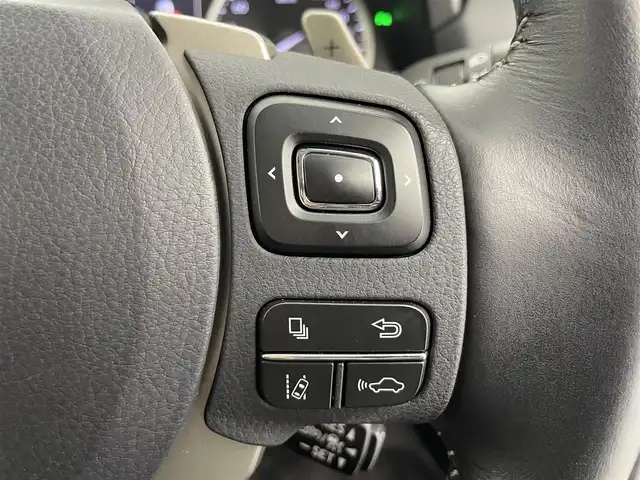 レクサス ＮＸ 300h 富山県 2018(平30)年 4.8万km ソニックチタニウム 純正10.3インチナビ/（AM/FM/CD/DVD/SD/AUX/USB/BT）/フルセグTV/パノラミックビューモニター/衝突被害軽減ブレーキ/アダプティブクルーズコントロール/レーンキープアシスト/ブラインドスポットモニター/オートマチックハイビーム/LEDヘッドライト/クリアランスソナー/電動リアゲート/前席パワーシート/ビルトインETC2.0/ドライブレコーダー/パドルシフト/ステアリングリモコン/スマートキー×２/プッシュスタート/アイドリングストップ/純正フロアマット/取扱説明書/保証書