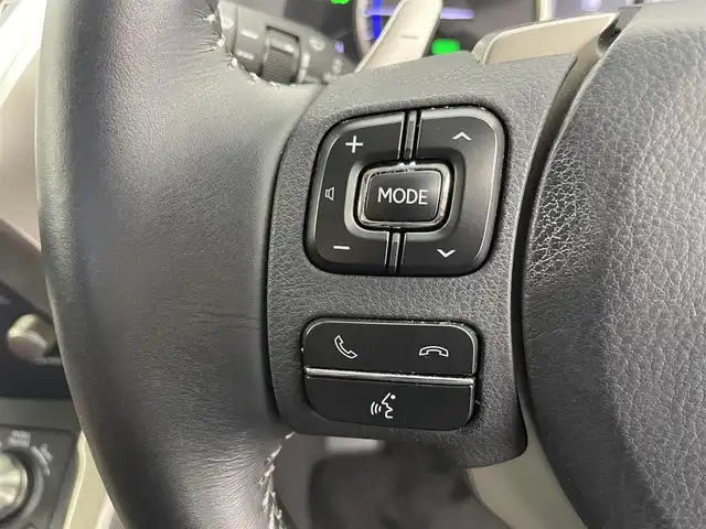 レクサス ＮＸ 300h 富山県 2018(平30)年 4.8万km ソニックチタニウム 純正10.3インチナビ/（AM/FM/CD/DVD/SD/AUX/USB/BT）/フルセグTV/パノラミックビューモニター/衝突被害軽減ブレーキ/アダプティブクルーズコントロール/レーンキープアシスト/ブラインドスポットモニター/オートマチックハイビーム/LEDヘッドライト/クリアランスソナー/電動リアゲート/前席パワーシート/ビルトインETC2.0/ドライブレコーダー/パドルシフト/ステアリングリモコン/スマートキー×２/プッシュスタート/アイドリングストップ/純正フロアマット/取扱説明書/保証書