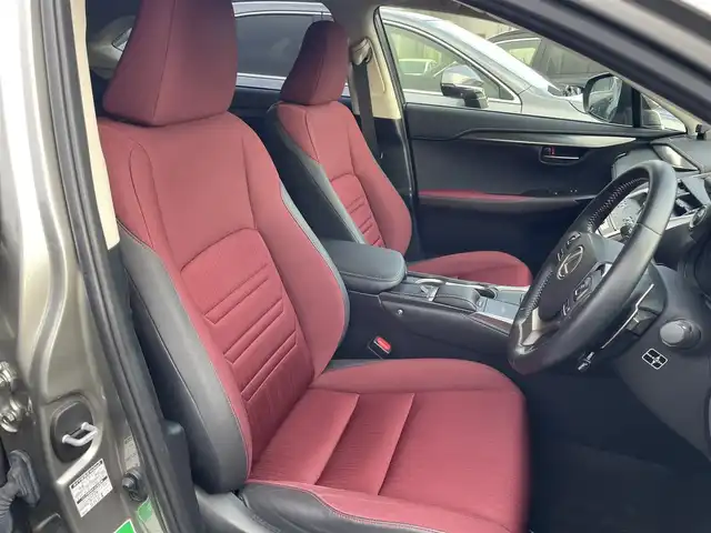 レクサス ＮＸ 300h 富山県 2018(平30)年 4.8万km ソニックチタニウム 純正10.3インチナビ/（AM/FM/CD/DVD/SD/AUX/USB/BT）/フルセグTV/パノラミックビューモニター/衝突被害軽減ブレーキ/アダプティブクルーズコントロール/レーンキープアシスト/ブラインドスポットモニター/オートマチックハイビーム/LEDヘッドライト/クリアランスソナー/電動リアゲート/前席パワーシート/ビルトインETC2.0/ドライブレコーダー/パドルシフト/ステアリングリモコン/スマートキー×２/プッシュスタート/アイドリングストップ/純正フロアマット/取扱説明書/保証書