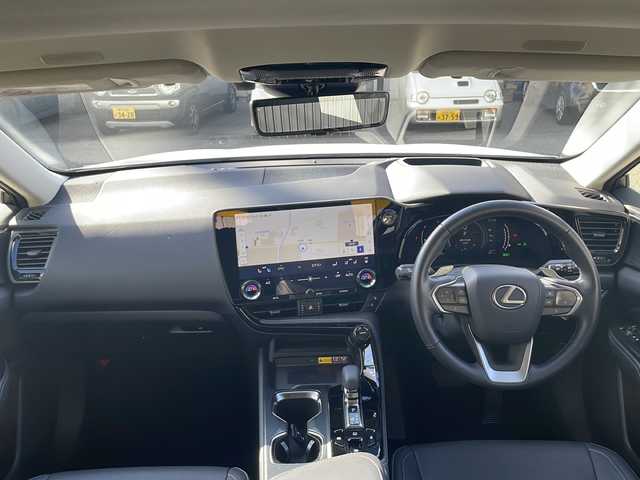 レクサス ＮＸ 350h バージョンL 兵庫県 2023(令5)年 1.3万km ソニッククォーツ ワンオーナー/保証書・取説・有/純正メモリーナビ・フルセグ・BT・FM・AM/バックカメラ/全周囲カメラ/ETC2.0/追尾機能付きクルーズコントロール/車線逸脱防止支援システム/衝突被害軽減ブレーキ/パーキングアシストブレーキ/クリアランスソナー/リアカメラディクション/ブラインドスポットミラー/プロアクティブドライビングサポート/パーキングアシスト/ブレーキホールド/電動パーキングブレーキ/パドルシフト/ヘッドアップディスプレイ/パワーバックドア/オートハイビーム/ワイヤレス充電/モデリスタエアロ/プッシュスタート/スマートキー×2/カードキー×1/社外フロアマット