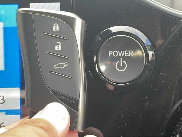 レクサス ＮＸ 350h バージョンL 兵庫県 2023(令5)年 1.3万km ソニッククォーツ ワンオーナー/保証書・取説・有/純正メモリーナビ・フルセグ・BT・FM・AM/バックカメラ/全周囲カメラ/ETC2.0/追尾機能付きクルーズコントロール/車線逸脱防止支援システム/衝突被害軽減ブレーキ/パーキングアシストブレーキ/クリアランスソナー/リアカメラディクション/ブラインドスポットミラー/プロアクティブドライビングサポート/パーキングアシスト/ブレーキホールド/電動パーキングブレーキ/パドルシフト/ヘッドアップディスプレイ/パワーバックドア/オートハイビーム/ワイヤレス充電/モデリスタエアロ/プッシュスタート/スマートキー×2/カードキー×1/社外フロアマット