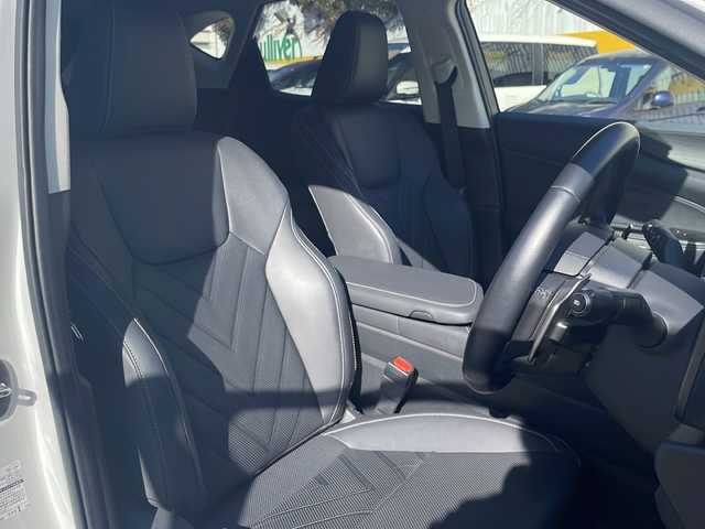 レクサス ＮＸ 350h バージョンL 兵庫県 2023(令5)年 1.3万km ソニッククォーツ ワンオーナー/保証書・取説・有/純正メモリーナビ・フルセグ・BT・FM・AM/バックカメラ/全周囲カメラ/ETC2.0/追尾機能付きクルーズコントロール/車線逸脱防止支援システム/衝突被害軽減ブレーキ/パーキングアシストブレーキ/クリアランスソナー/リアカメラディクション/ブラインドスポットミラー/プロアクティブドライビングサポート/パーキングアシスト/ブレーキホールド/電動パーキングブレーキ/パドルシフト/ヘッドアップディスプレイ/パワーバックドア/オートハイビーム/ワイヤレス充電/モデリスタエアロ/プッシュスタート/スマートキー×2/カードキー×1/社外フロアマット