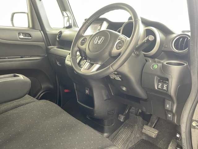 ホンダ Ｎ ＢＯＸ G ターボ SSパッケージ 沖縄県 2014(平26)年 4.3万km スマートブラック 純正ナビ(VXM-145VSi)/（TV　DVD　Bluetooth接続）/バックカメラ/クルーズコントロール/両側パワースライドドア/スマートキー/プッシュスタート/パドルシフト/ステアリングスイッチ/純正フロアマット/純正14インチアルミホイール/オートライト/ドアバイザー/電動格納ウインカーミラー