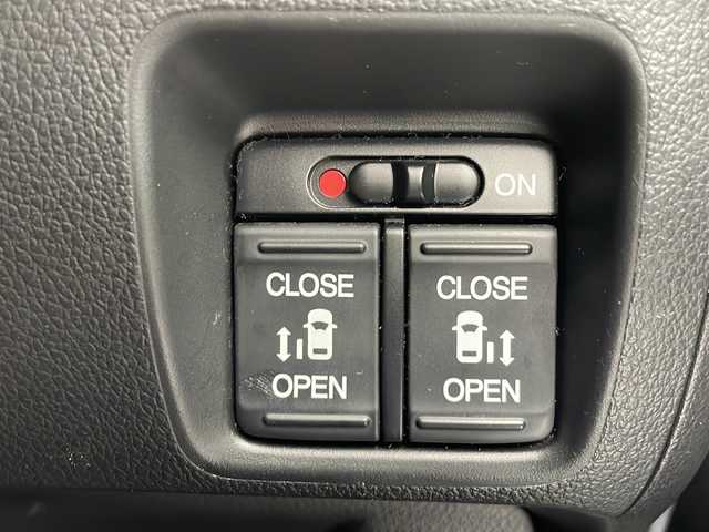 ホンダ Ｎ ＢＯＸ G ターボ SSパッケージ 沖縄県 2014(平26)年 4.3万km スマートブラック 純正ナビ(VXM-145VSi)/（TV　DVD　Bluetooth接続）/バックカメラ/クルーズコントロール/両側パワースライドドア/スマートキー/プッシュスタート/パドルシフト/ステアリングスイッチ/純正フロアマット/純正14インチアルミホイール/オートライト/ドアバイザー/電動格納ウインカーミラー